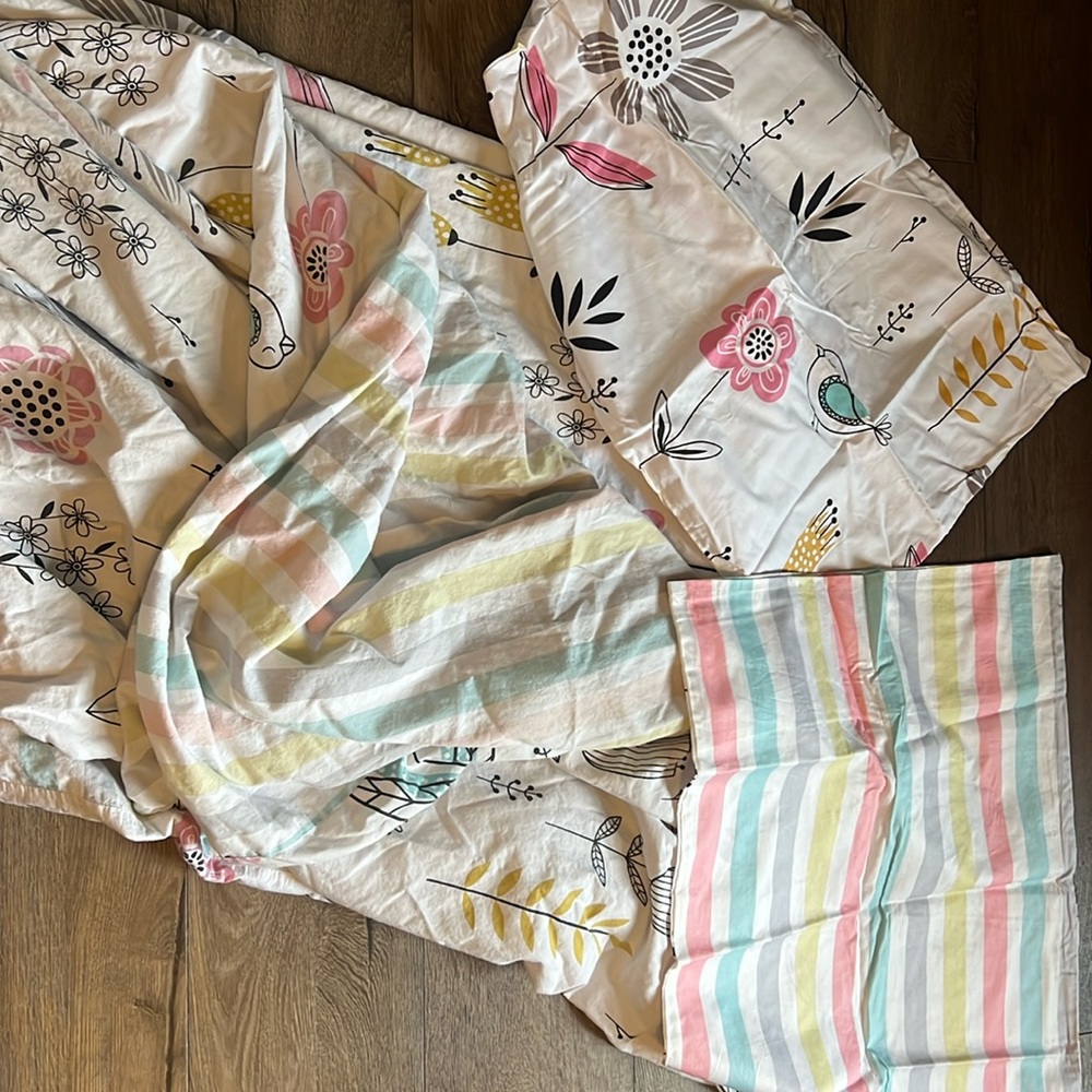 Twin Duvet And 2 pillowcases